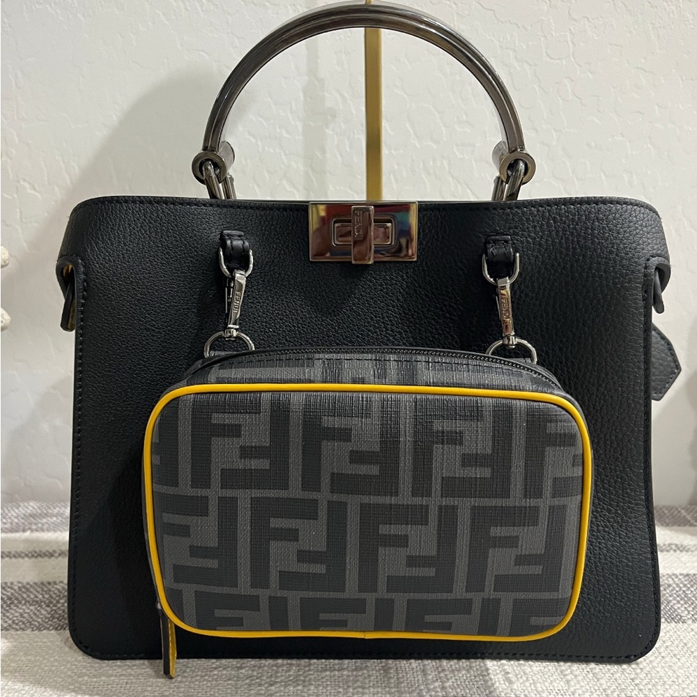 *RARE* Fendi Peekaboo ISEEU bag with detachable front pouch